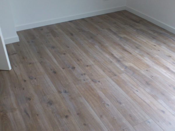 Pose de sol Vinyl par Univers Parquet