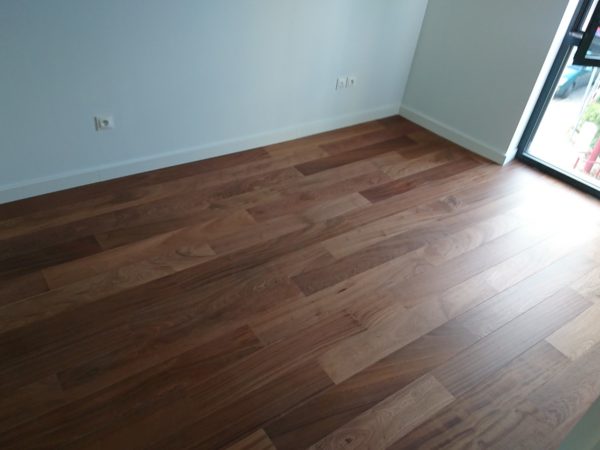 Pose de parquet en chêne par Univers Parquet Le Mans