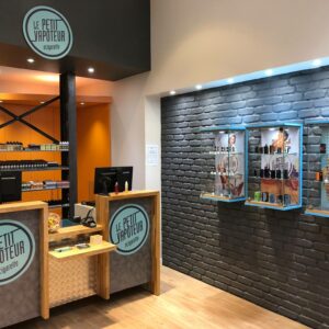 Comptioir magasin Rennes réalisé par UP Créateur d'Intérieur